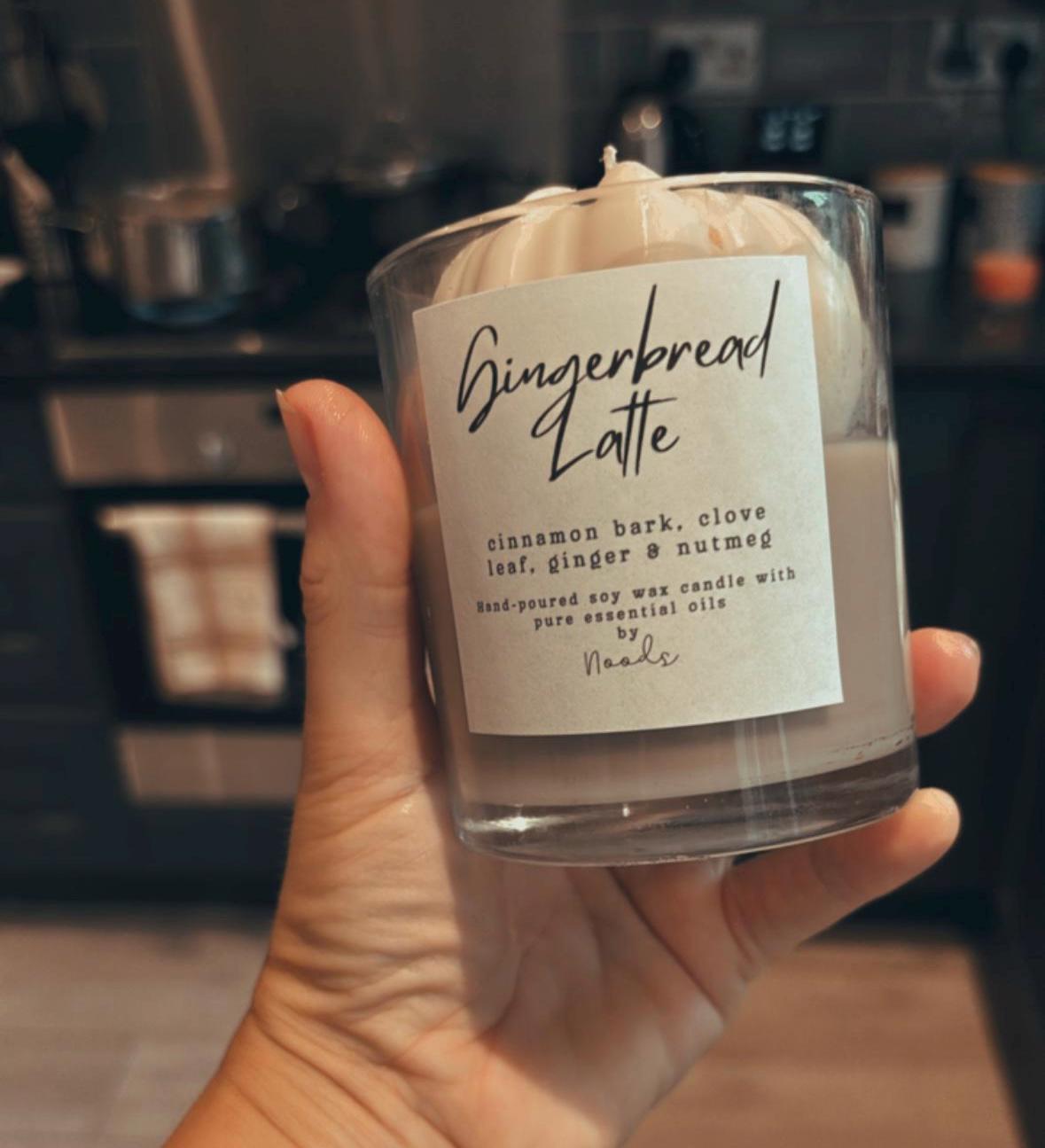 Hand-poured Gingerbread Latte Soy Wax Candle with Pumpkin Topper – White or Beige Wax, Autumn Home Décor, Cosy Fall with Pure essential oils