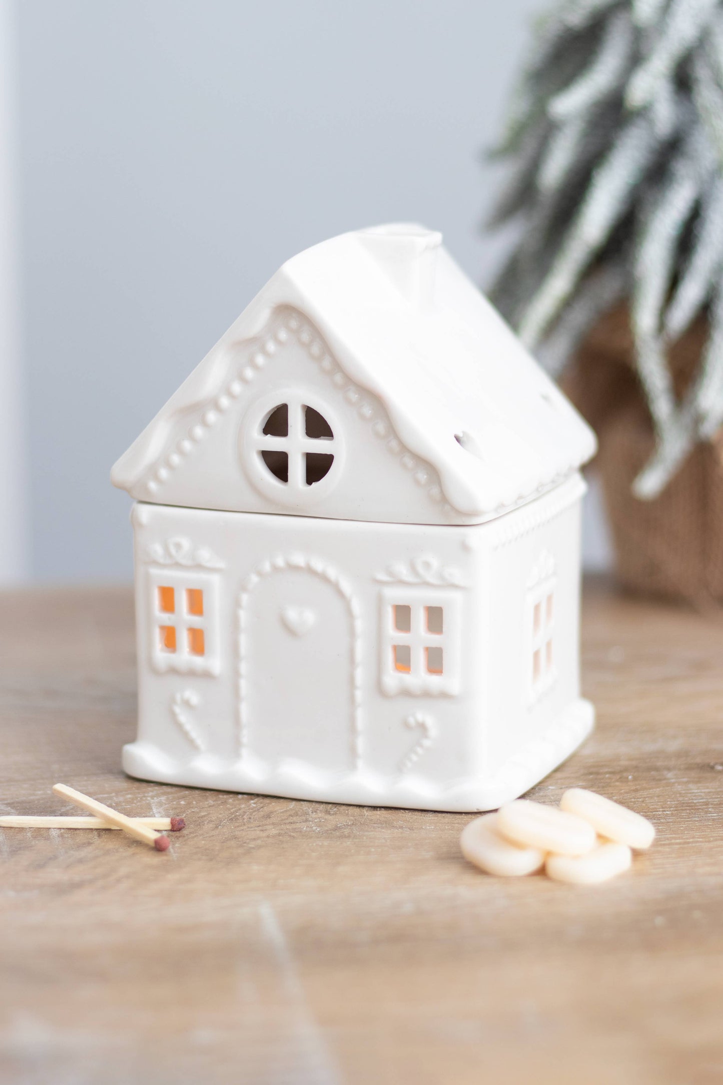 White Christmas Gingerbread House Oil or wax melt burner