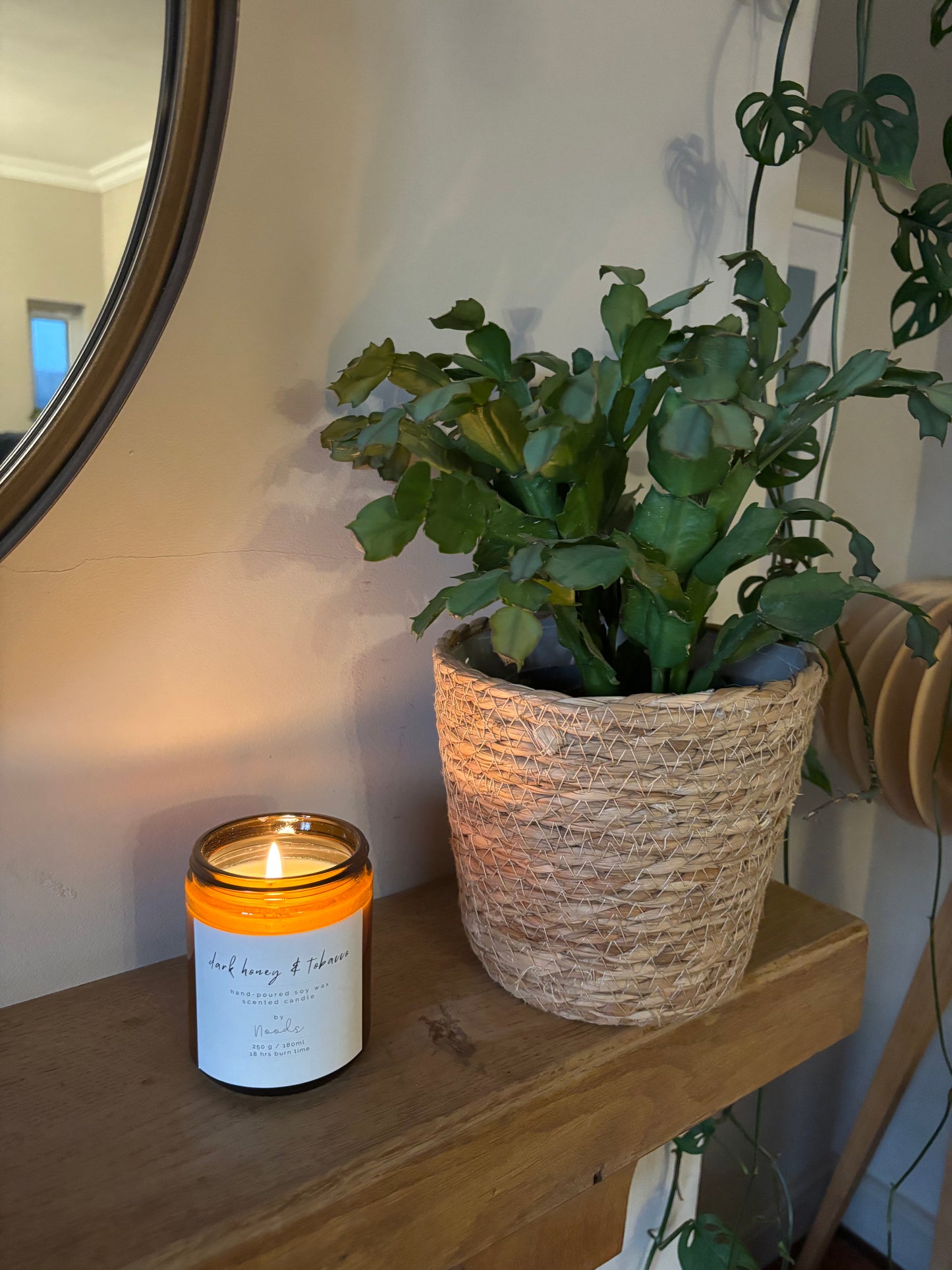 Apothecary Luxury Dark Honey and Tobacco Scented Soy Wax Candle