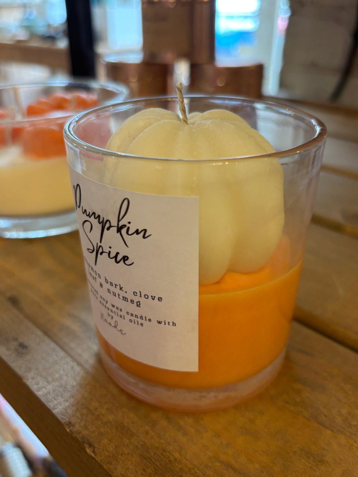 Hand-poured Pumpkin Spice Soy Wax Candle with Pumpkin Topper – White or Orange Wax, Autumn Home Décor, Cosy Fall with Pure essential oils